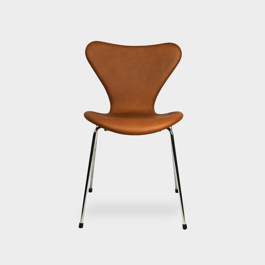 Arne Jacobsen, Syveren / Elegance Hazelnut