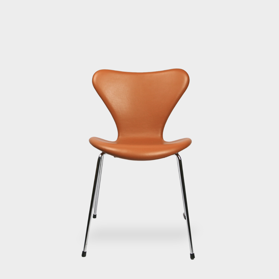 Polstring af Arne Jacobsen 7'er stol