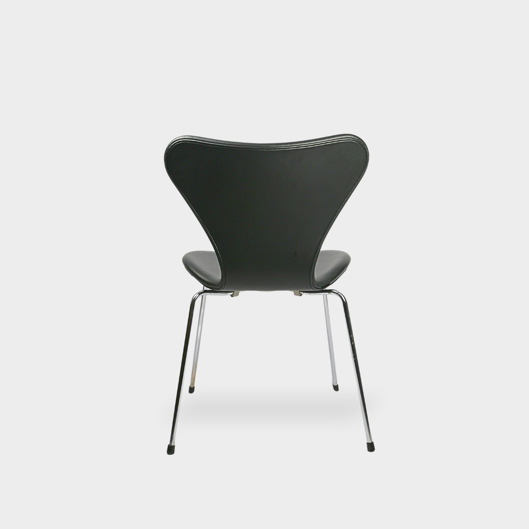 Polstring af Arne Jacobsen 7'er stol