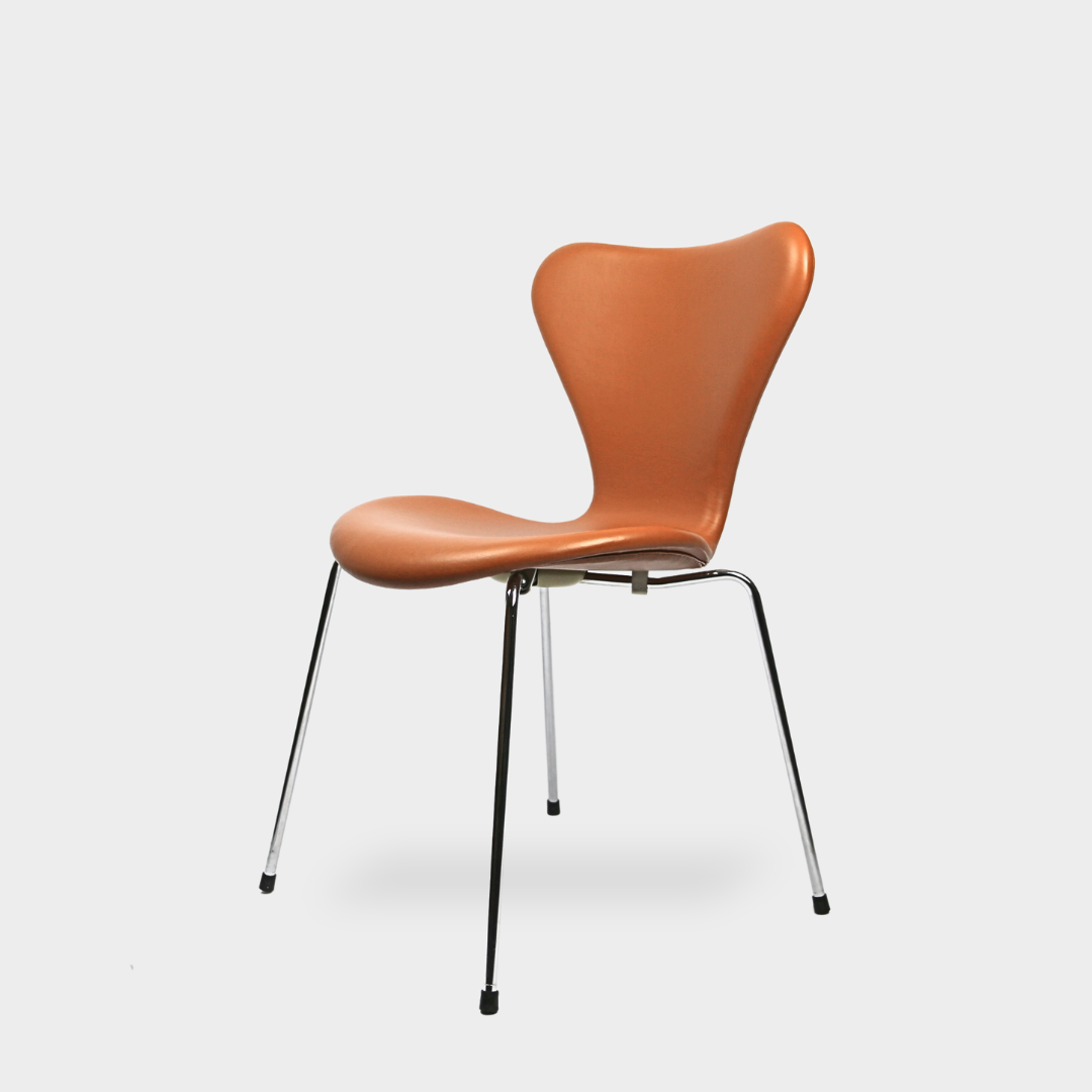 Polstring af Arne Jacobsen 7'er stol