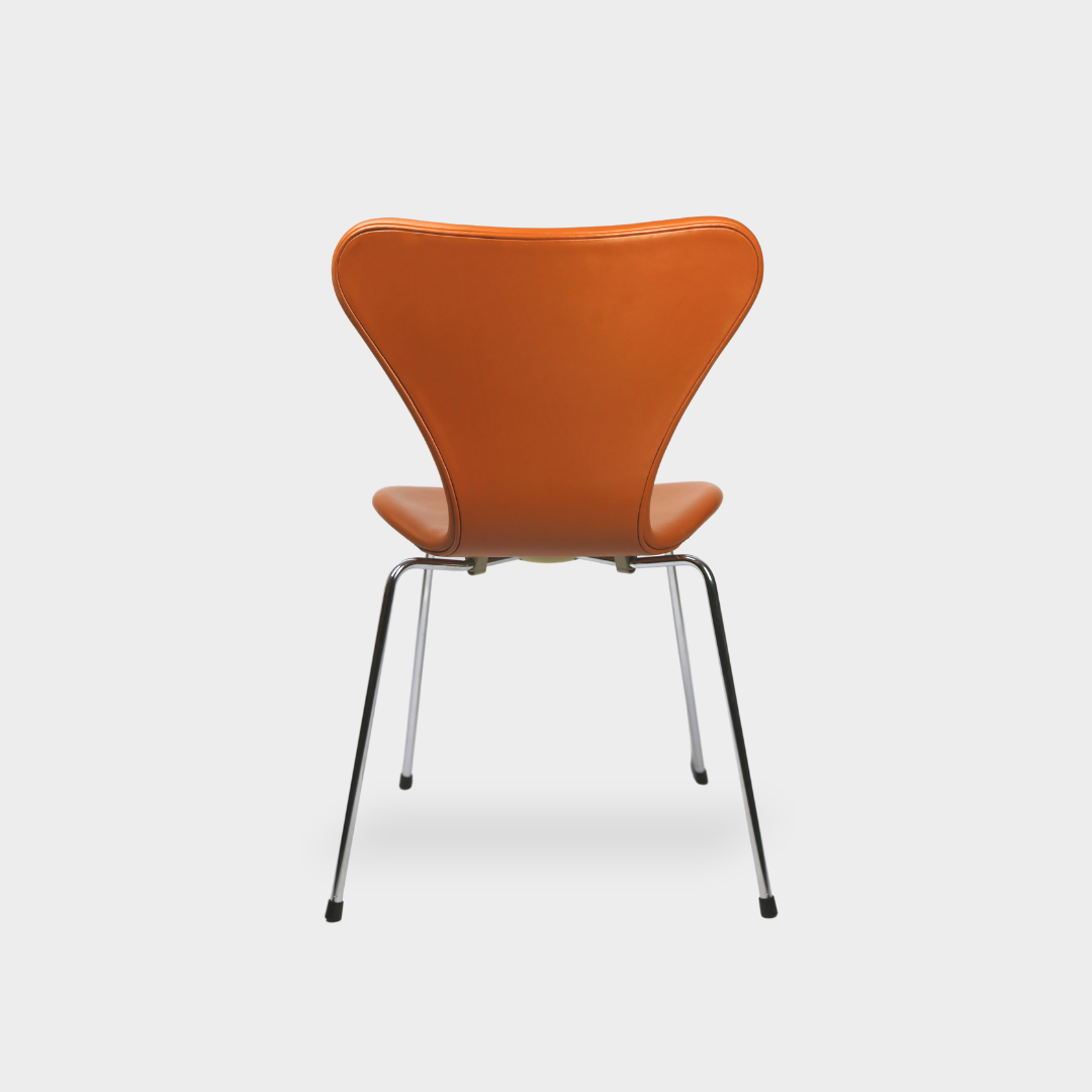 Polstring af Arne Jacobsen 7'er stol