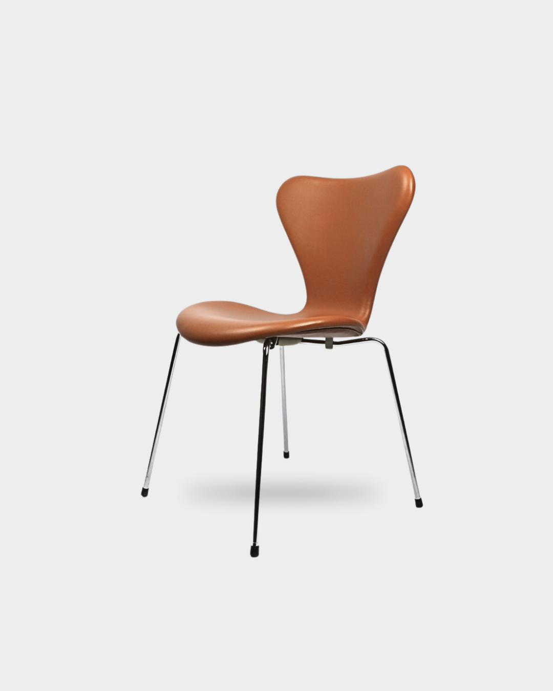 Arne Jacobsen sjuan stol i soft walnut