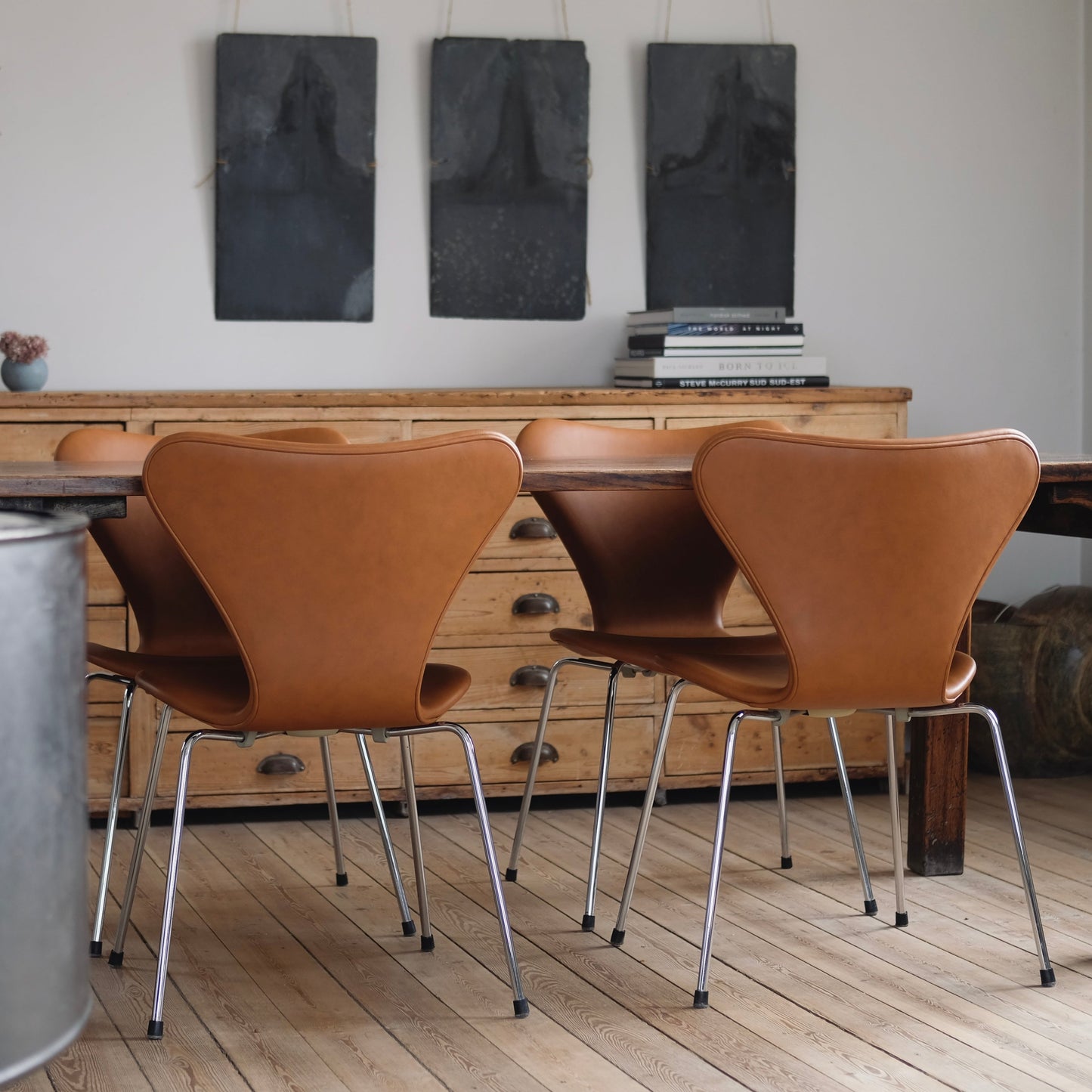 Arne Jacobsen 7-seater chair / Calvados Cognac